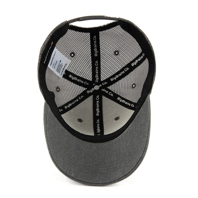 Blick von unten in die XXL Trucker Cap von BigBrains Co.