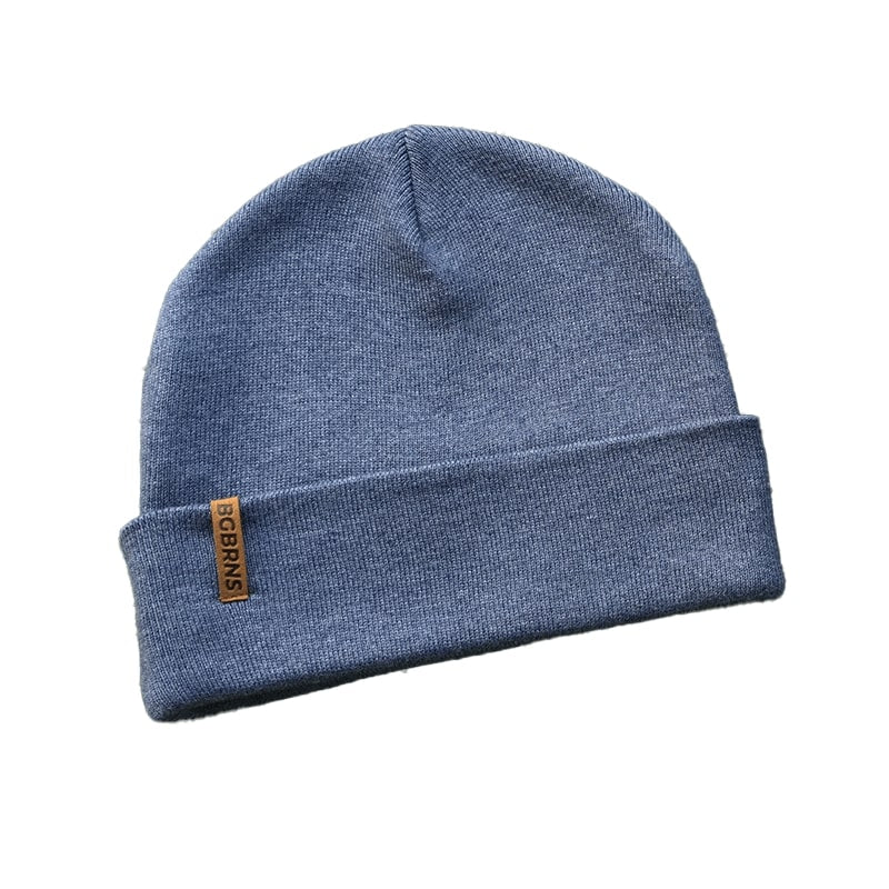 Freigestelltes Produktbild der blaugrauen BigBrains Co. Snowy Blue extragroßen Beanie Mütze.